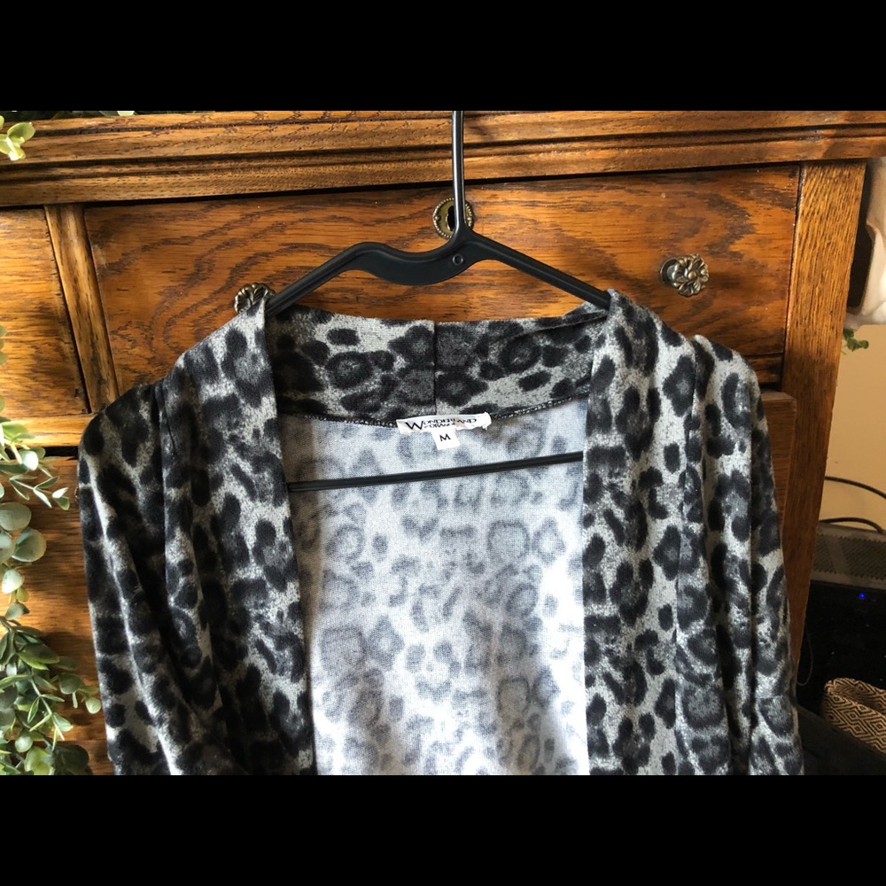 Snow Leopard Cardigan - Picture 3 of 5